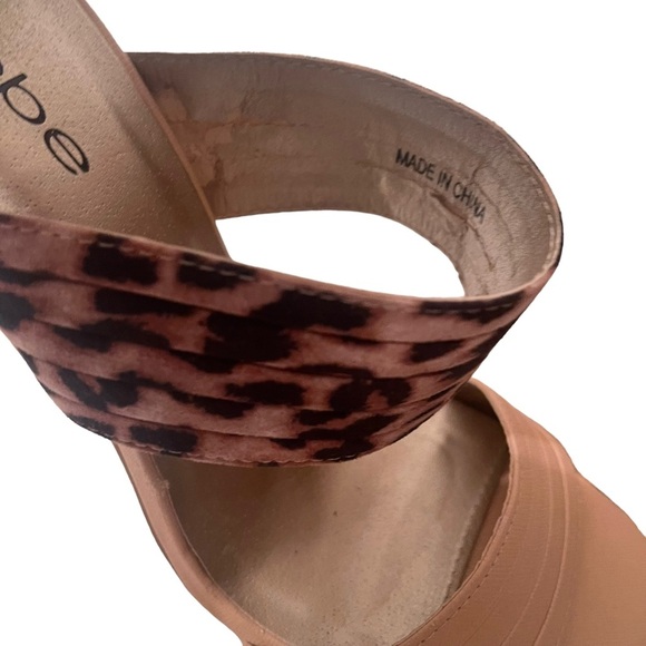 Bebe Stiletto Heel Leopard Print Back Zippered Shoes Size 9 - Picture 7 of 8